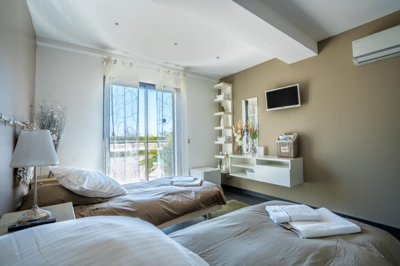Villa Louancelie B&B Кавалере-сюр-Мер Екстериор снимка