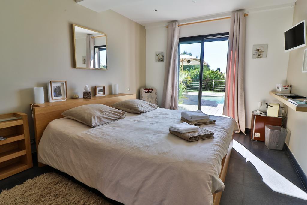 Villa Louancelie B&B Кавалере-сюр-Мер Екстериор снимка