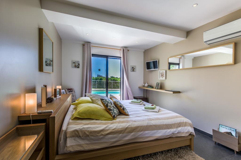 Villa Louancelie B&B Кавалере-сюр-Мер Екстериор снимка